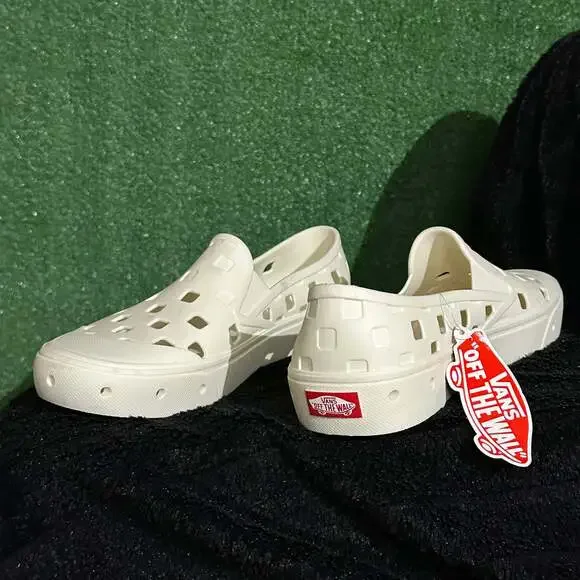 (NWT) Vans Slip-On TRK Shoes - Picture 3 of 3